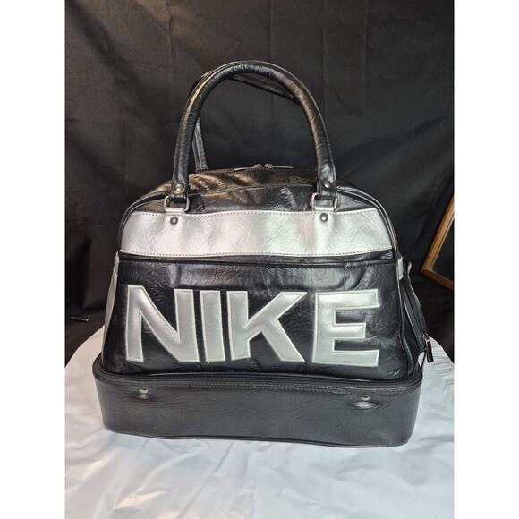 Nike Golf Silver & Black Leather Clubhouse Weekender Carry-On Bag Beautiful